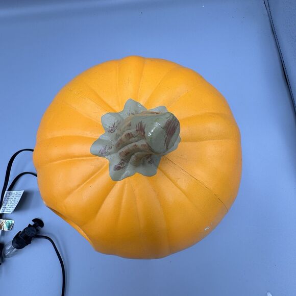 Unmarked Halloween Pumpkin Jack o'Lantern Blow Mold Light Incl 8" Tall - Picture 9 of 14